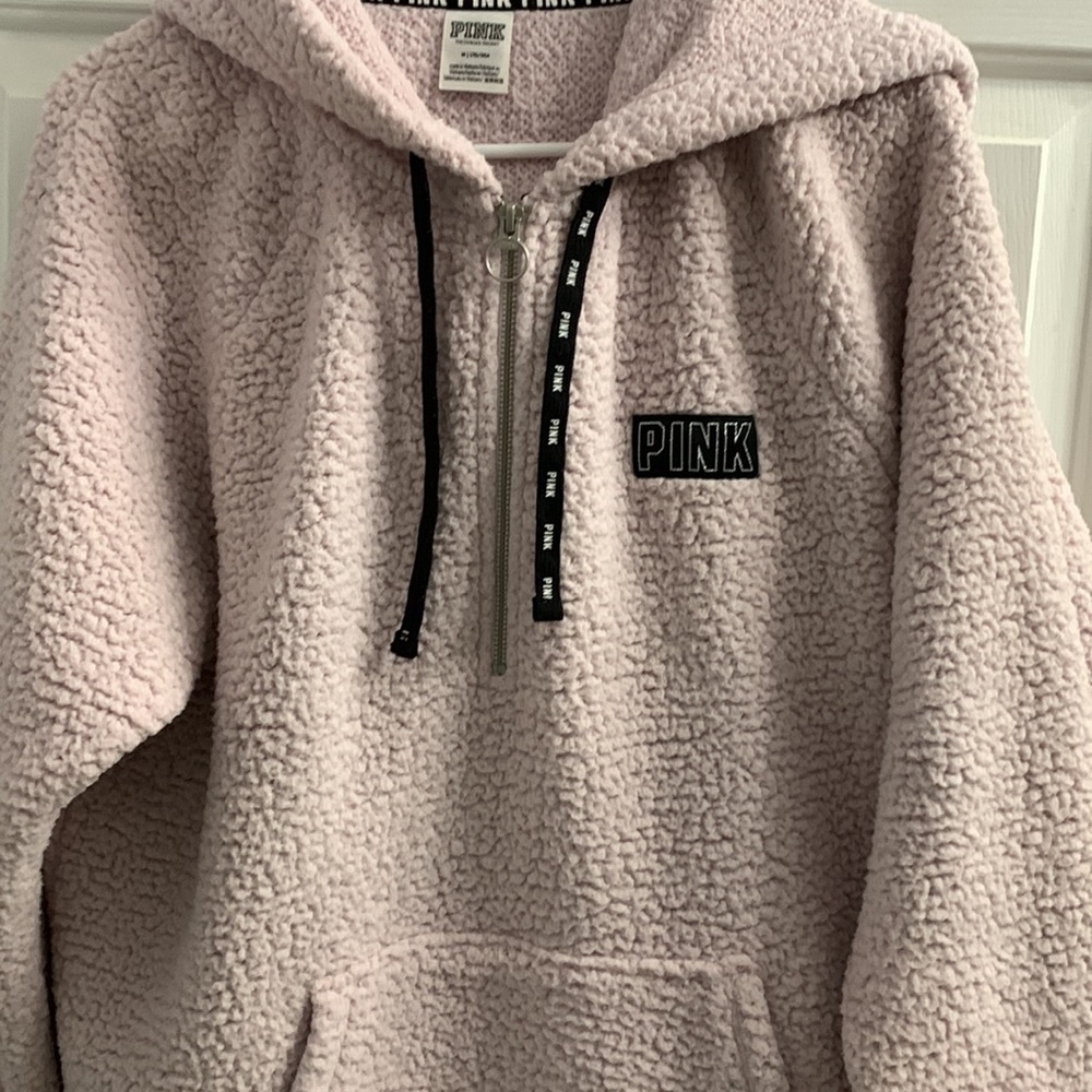NWOT MEDIUM VS PINK SHERPA HOODIE